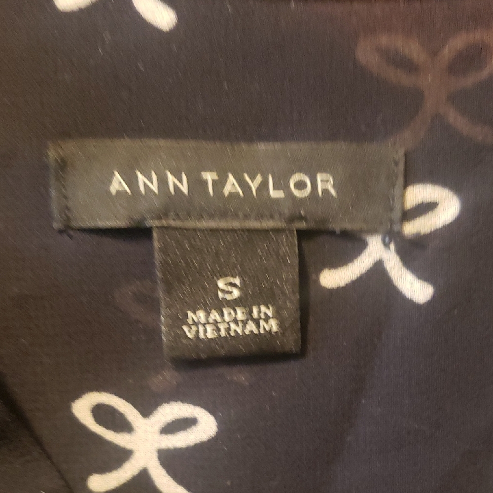 Ann Taylor Black and White Patterned Top